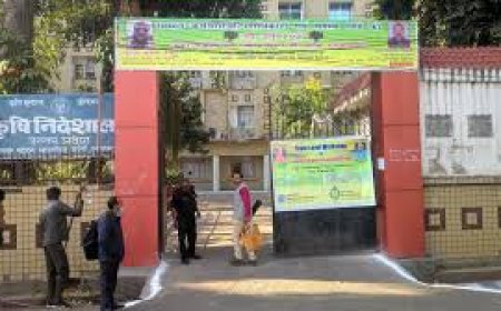 सहकारी समितियों और दुकानों पर छापा